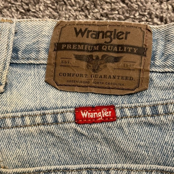 Wrangler Men’s Light Denim Jean Shorts - Picture 3 of 4